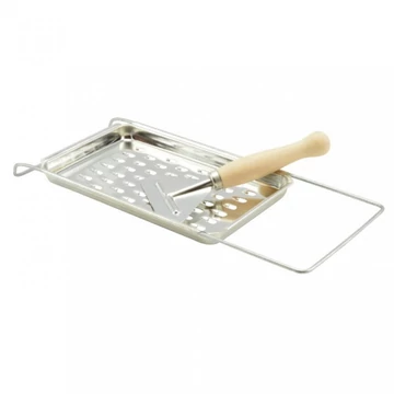 Nokedliszaggató fém lapáttal